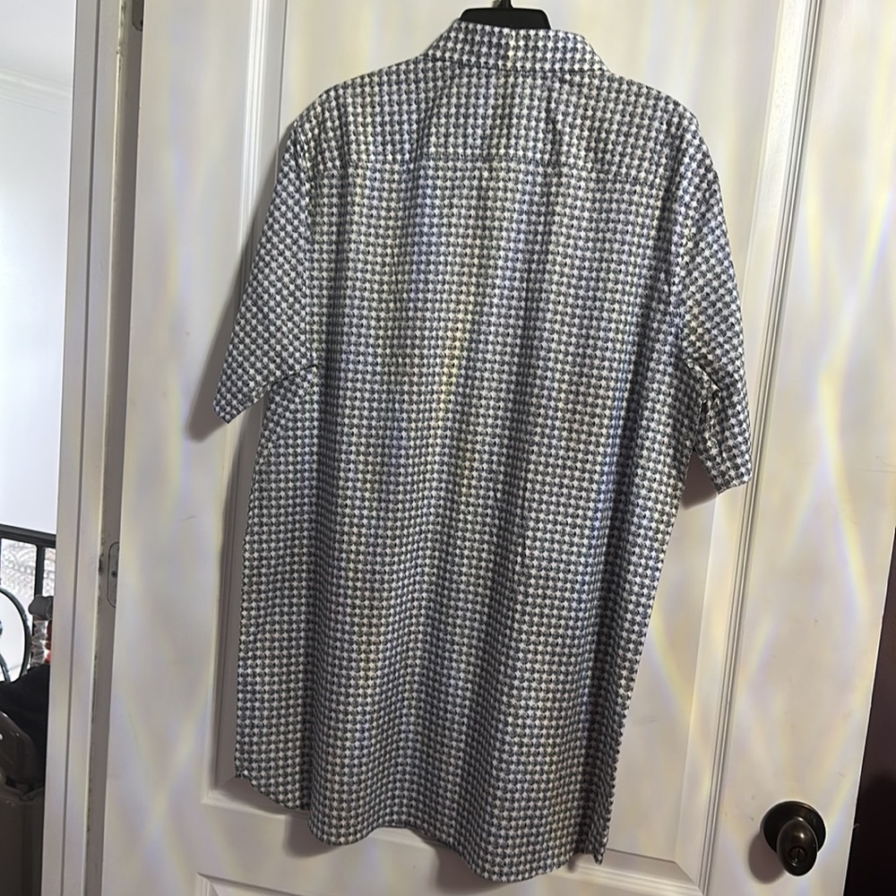 Perry Ellis stretch, button down shirt - Picture 2 of 7